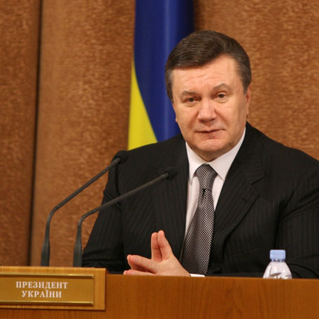 Янукович обещает провести совместный парад с Москвой