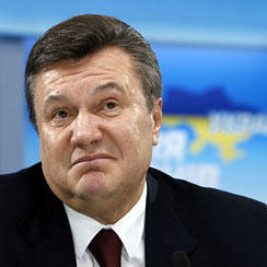Януковича призывают извинится перед женщинами