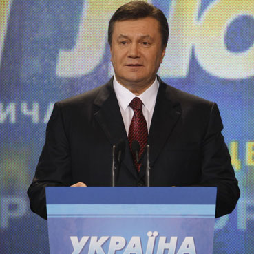 Янукович призывает Тимошенко уйти в отставку