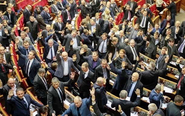127 голосовавших за диктатуру снова идут в Раду